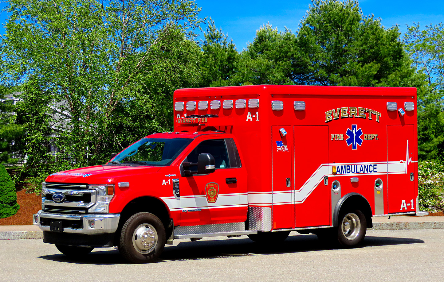 Everett Fire Department Crestline CCL 150 Type I Ambulance Bulldog