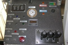 The turntable control console has a clean design with easy to find and read instruments. The ladder controls are direct hydraulic, requiring no manual override