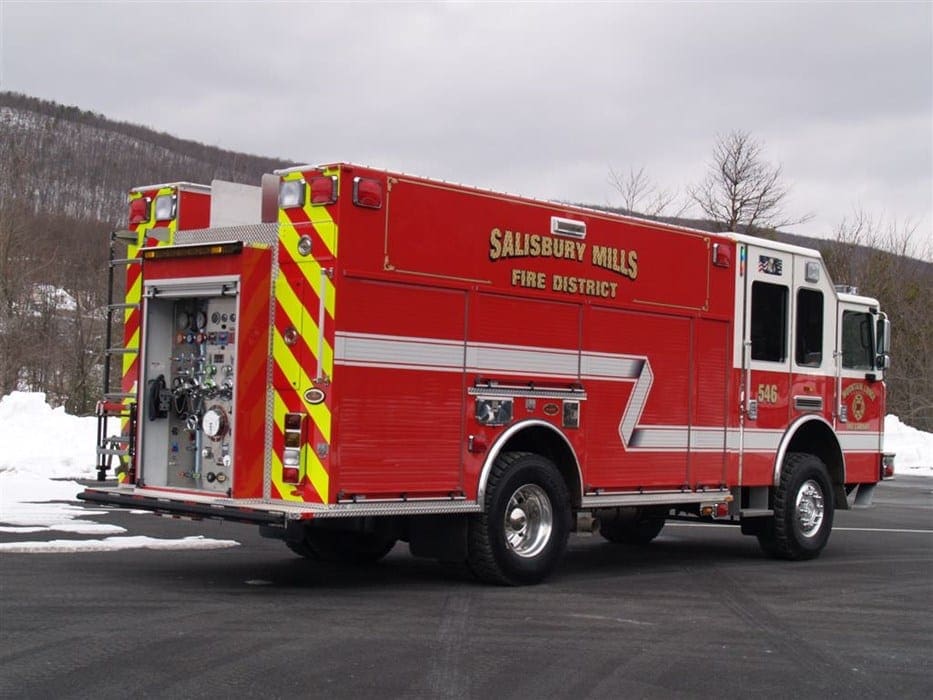 rear-mount-pumper-fire-truck